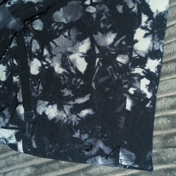 Lululemon Cuffed shorts with pleats. - Picture 5 of 6